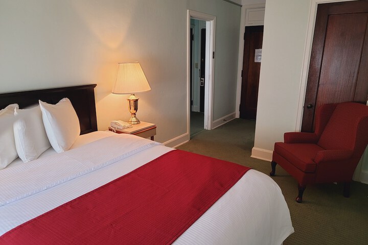 Room 8 of 43