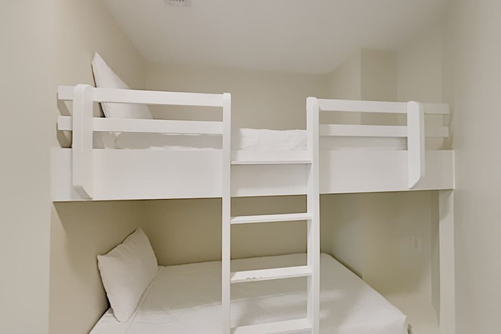 Room 9 of 68