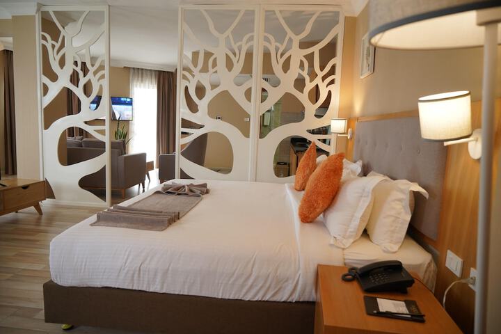 Room 38 of 163