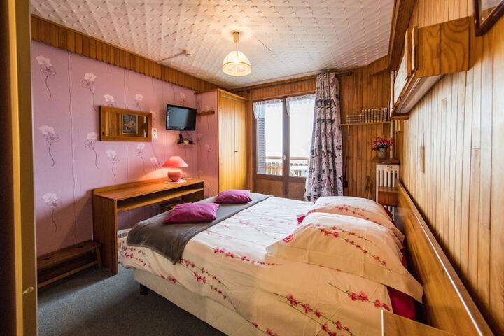 Room 9 of 24