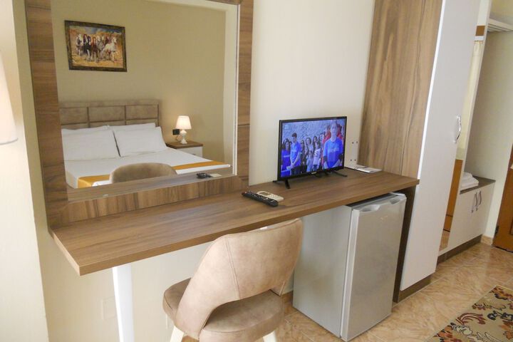 Room 3 of 41