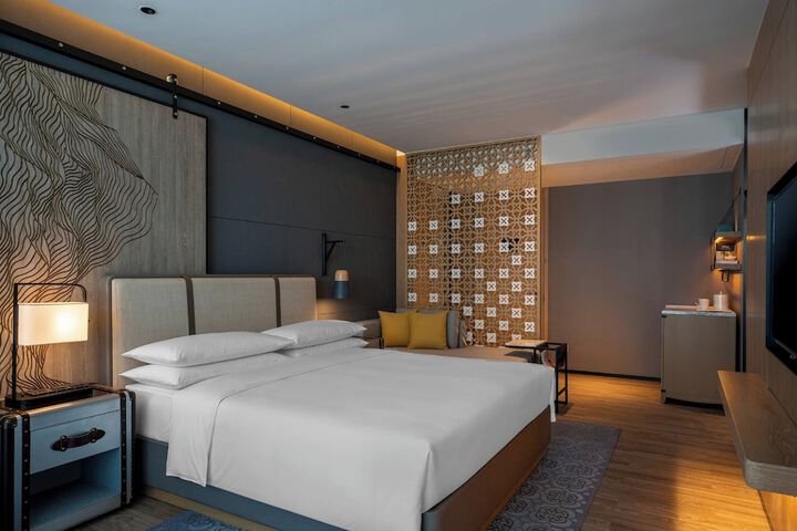 Room 25 of 151