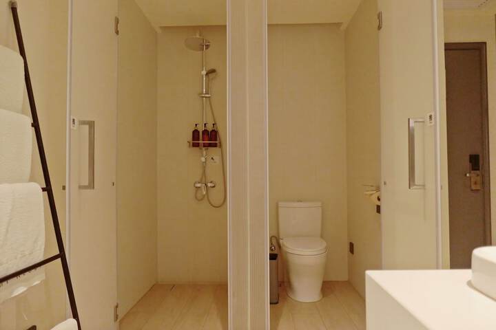 Room 17 of 83