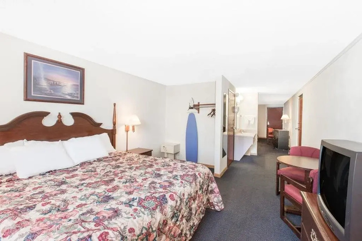 Room 3 of 9
