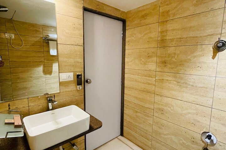 Room 27 of 31