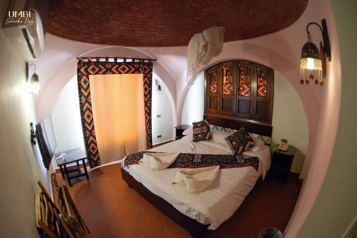 Room 5 of 98