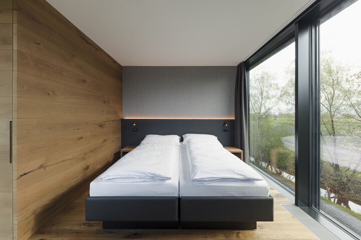 Room 4 of 64