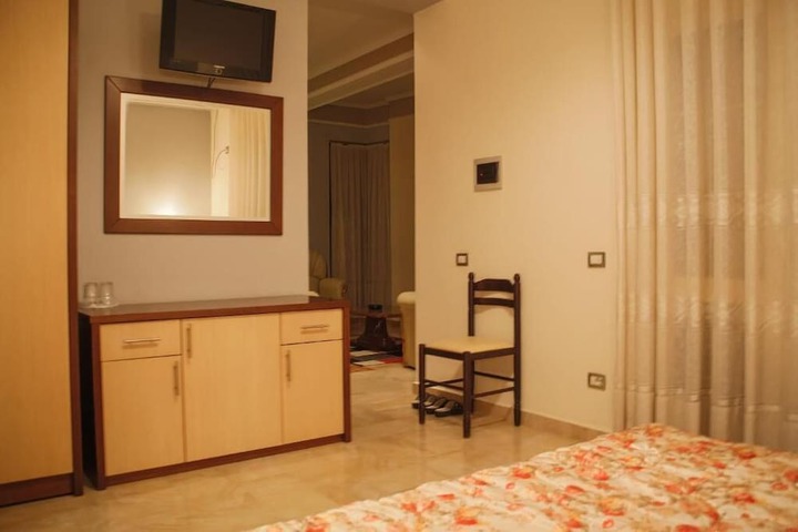 Room 4 of 19