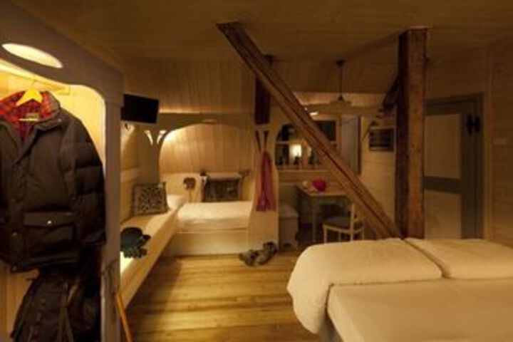 Room 13 of 65