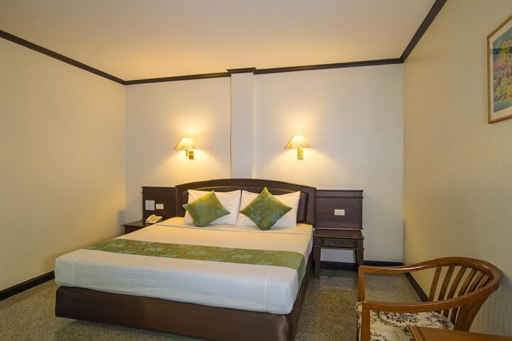 Room 19 of 35