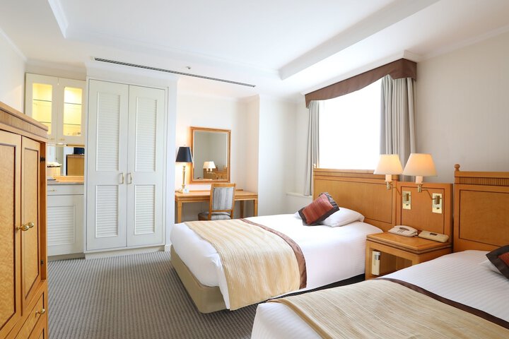 Room 2 of 80