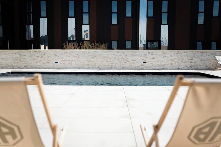 Pool 28 of 84