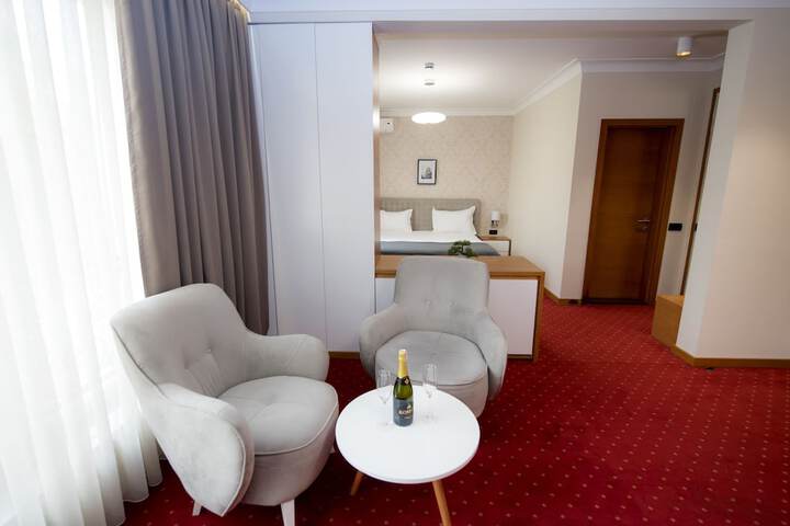 Room 15 of 16
