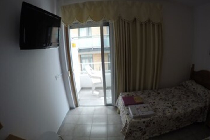Room 7 of 12