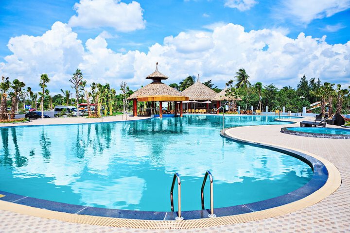 Pools & Facilities