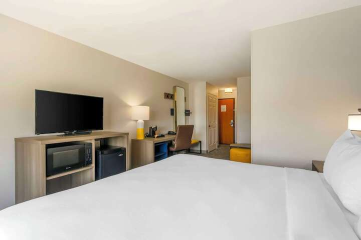 1 King Bed Suite Accessible (3 of 16)