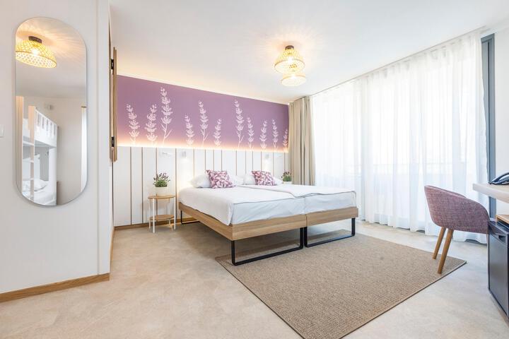 Room 12 of 48