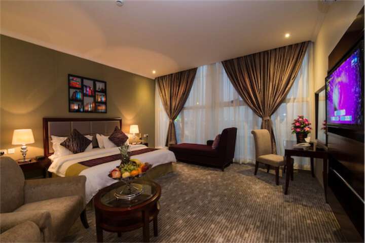 Room 12 of 28