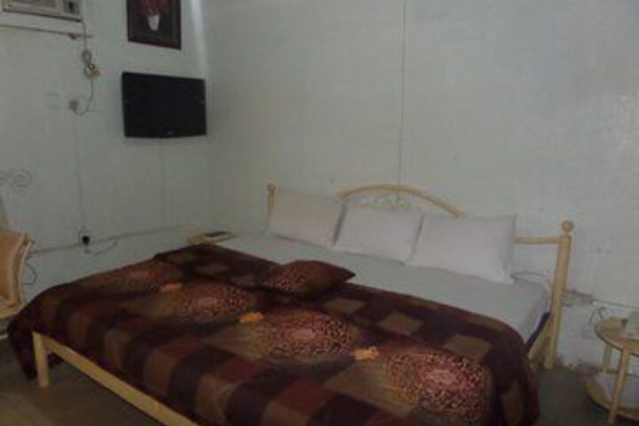 Room 20 of 28