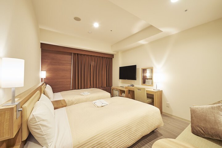 Room 9 of 25
