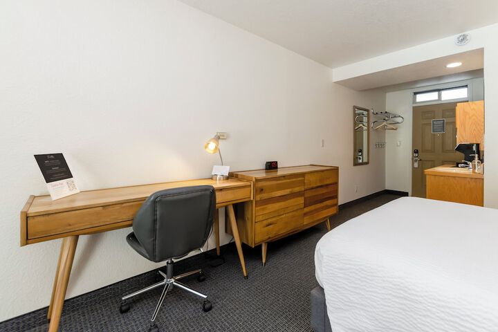 Room 25 of 104