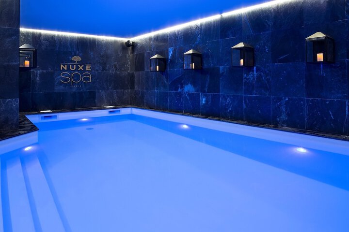 Pool Hotel