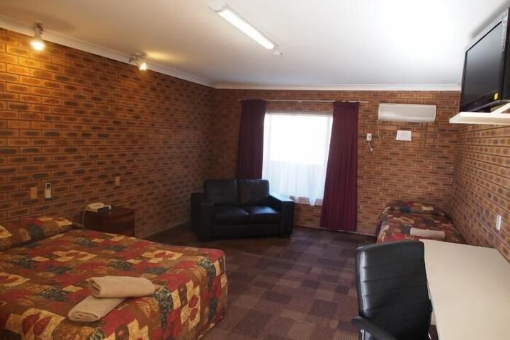 Room 5 of 37
