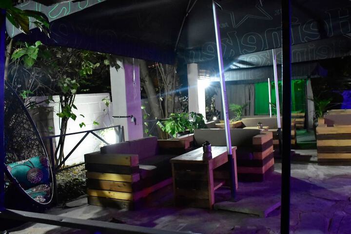 Lounge 53 of 78