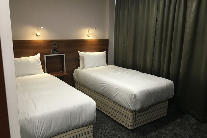 Room 2 of 41