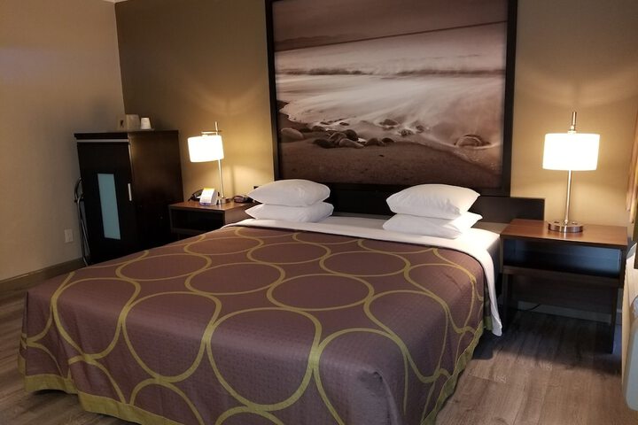 Room 11 of 24