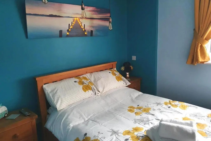 Room 4 of 10