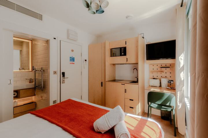 Room 5 of 28