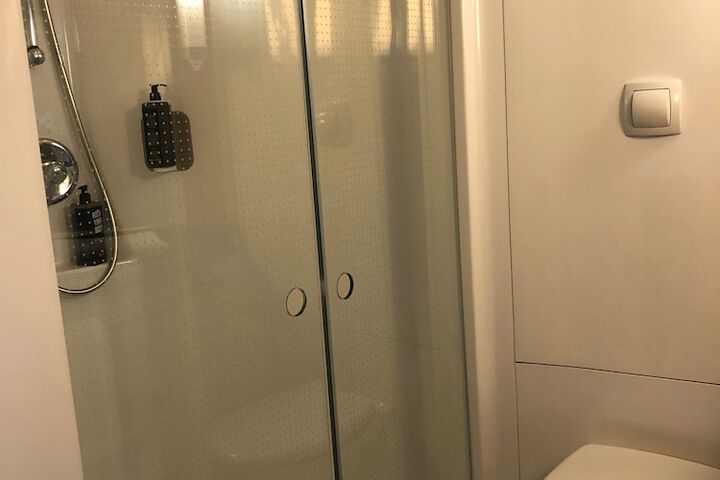 Room 13 of 28