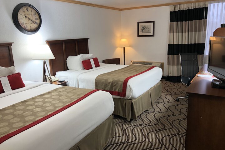 2 Queen Beds (4 of 10)