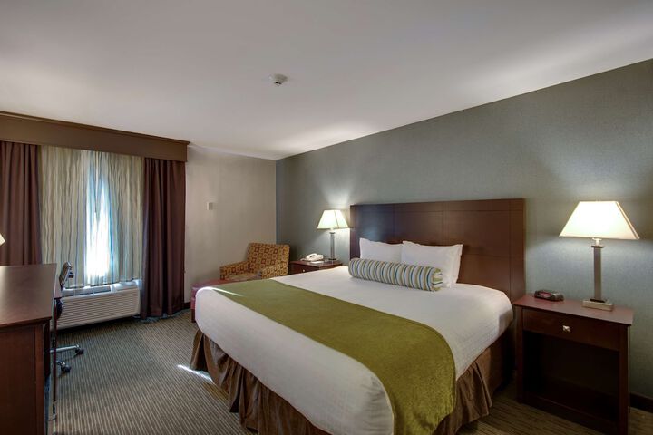 1 King Bed Microwave and Refrigerator WiFi Full Breakfast (2 of 15)