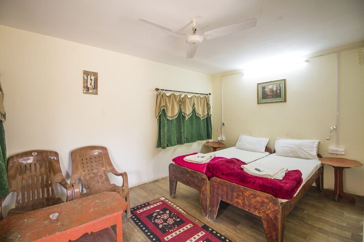 Room 12 of 94