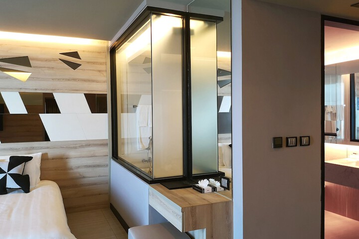 Room 13 of 103