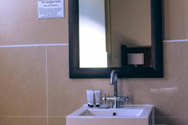Room 16 of 87