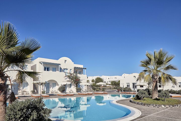 Hotel with Pool