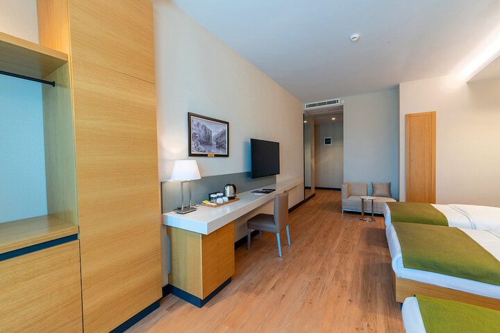Room 4 of 37