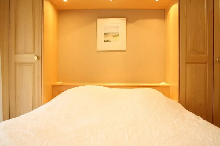 Room 5 of 15