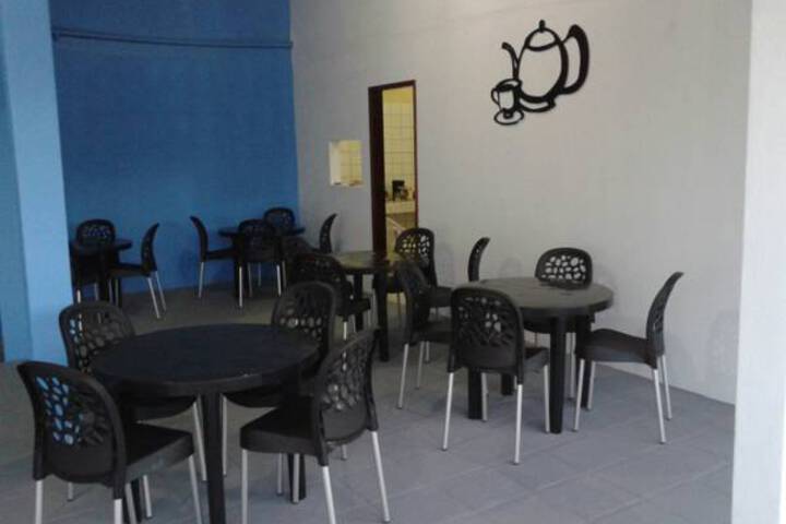 Dining 6 of 14