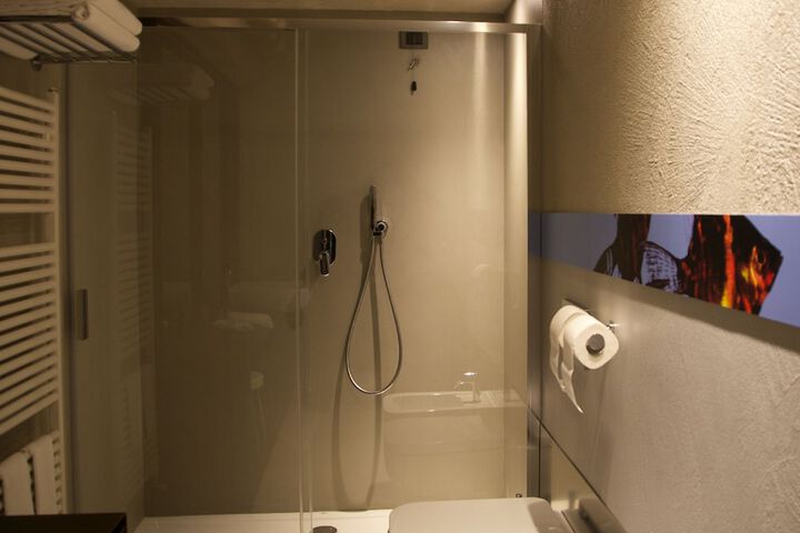Room 14 of 25