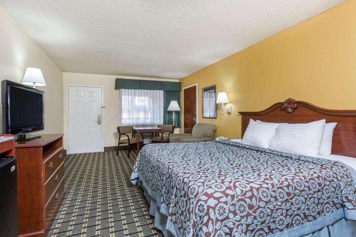 2 Queen Beds (3 of 5)