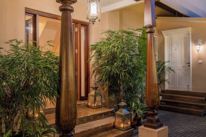 Hotel 2 of 226