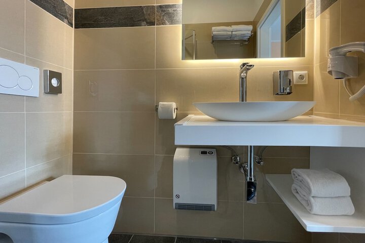 Room 135 of 194