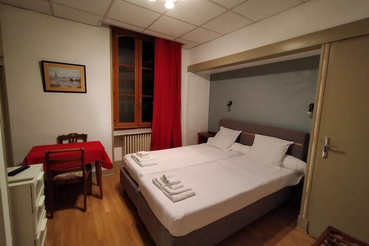 Room 30 of 47
