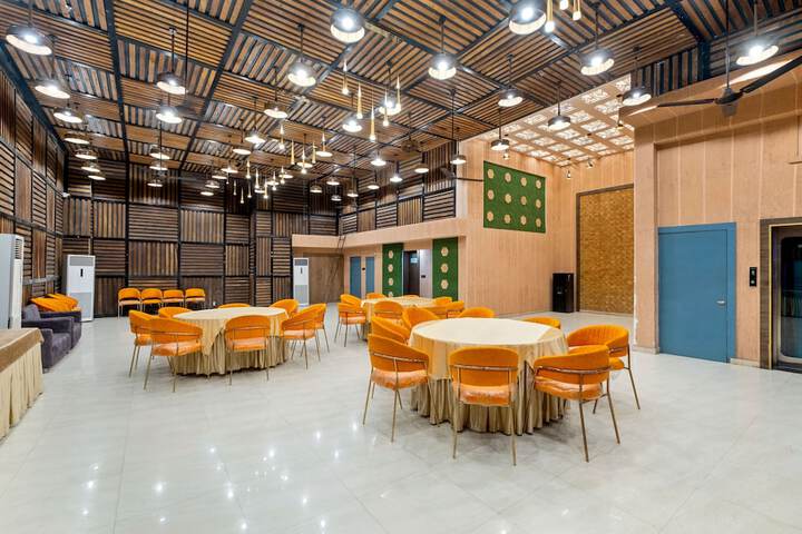 Ballroom/Hall 41 of 61