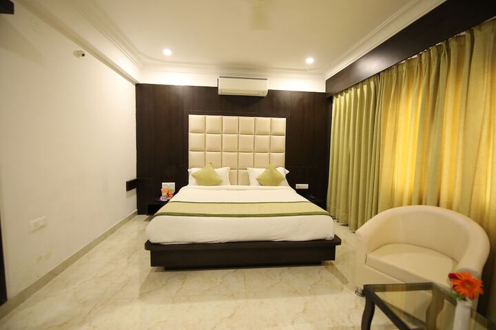 Room 7 of 18