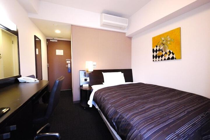 Room 9 of 34